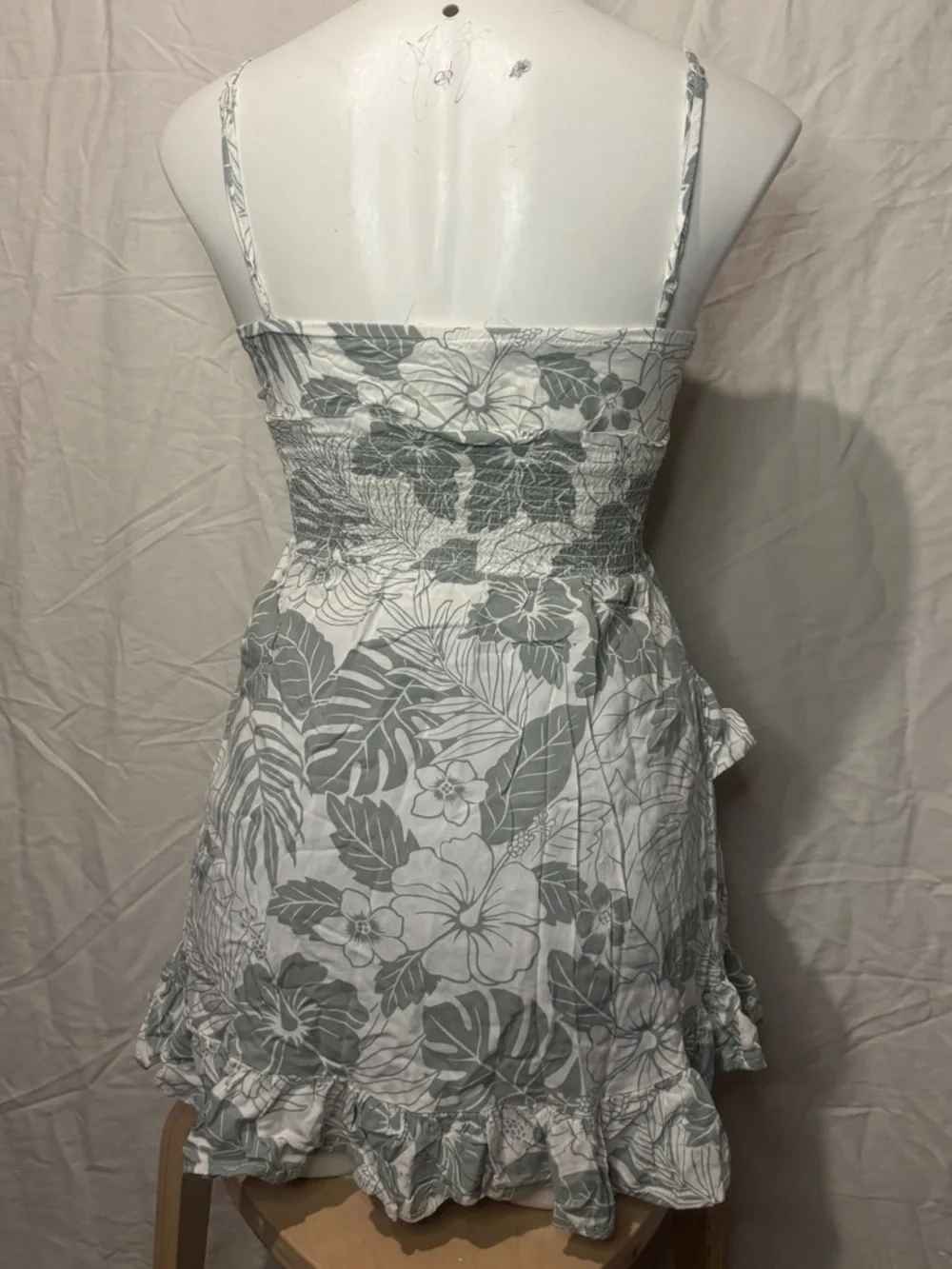 Floral Tie Front Ruffle Mini Dress White & Sage Green Ocean Drive S - Picture 5 of 8